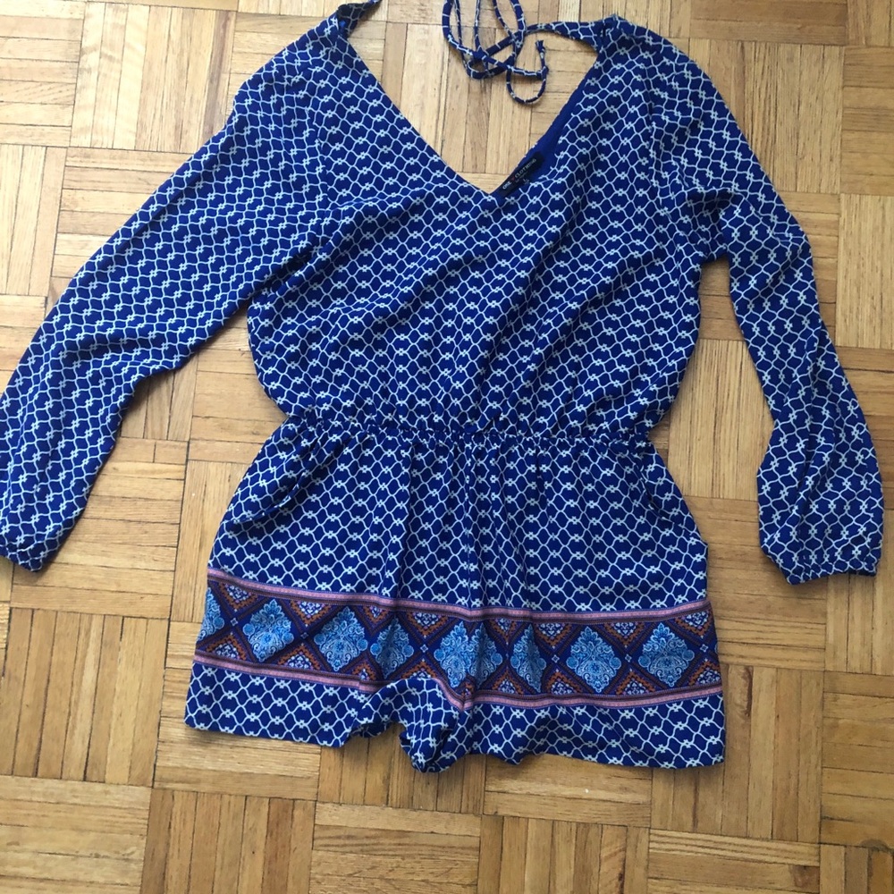 Size Large perfect condition. Short suit.